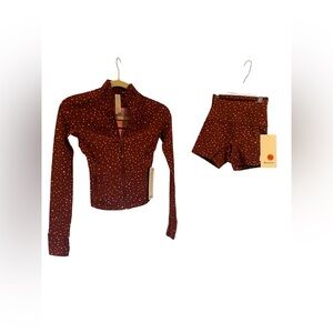 NWT Lululemon define cropped & shorts set HEART SCATTER DOT BURGUNDY Size 0